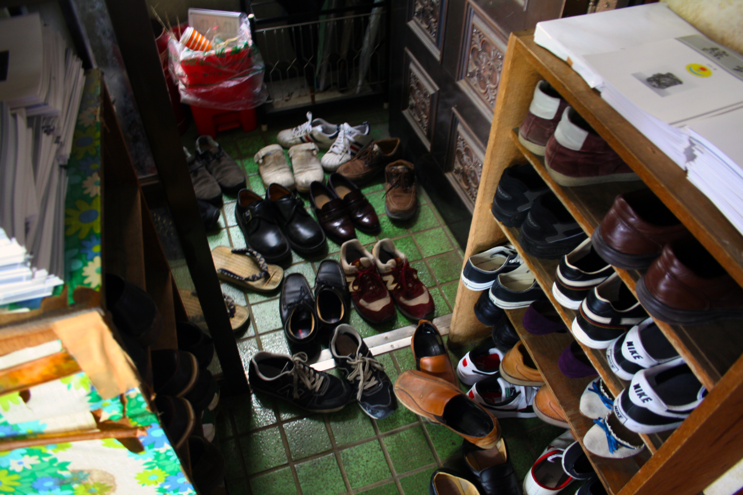 Schuhe im Dojo - in Wahrheit gibt es keine Ordnung